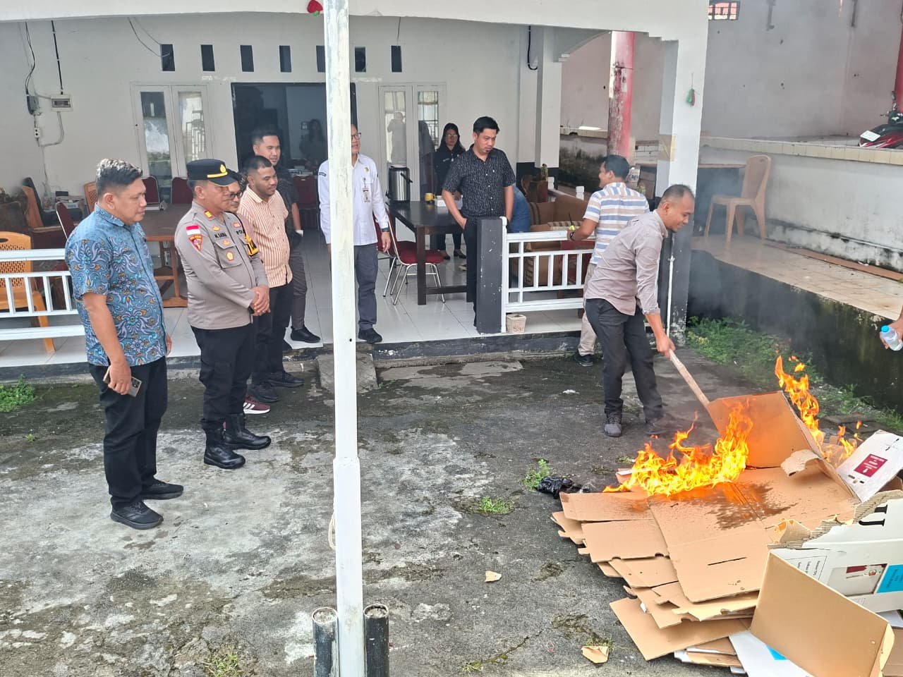 Bawaslu Sitaro Hadiri Pemusnahan Logistik Eks Pemilu 2024 di KPU