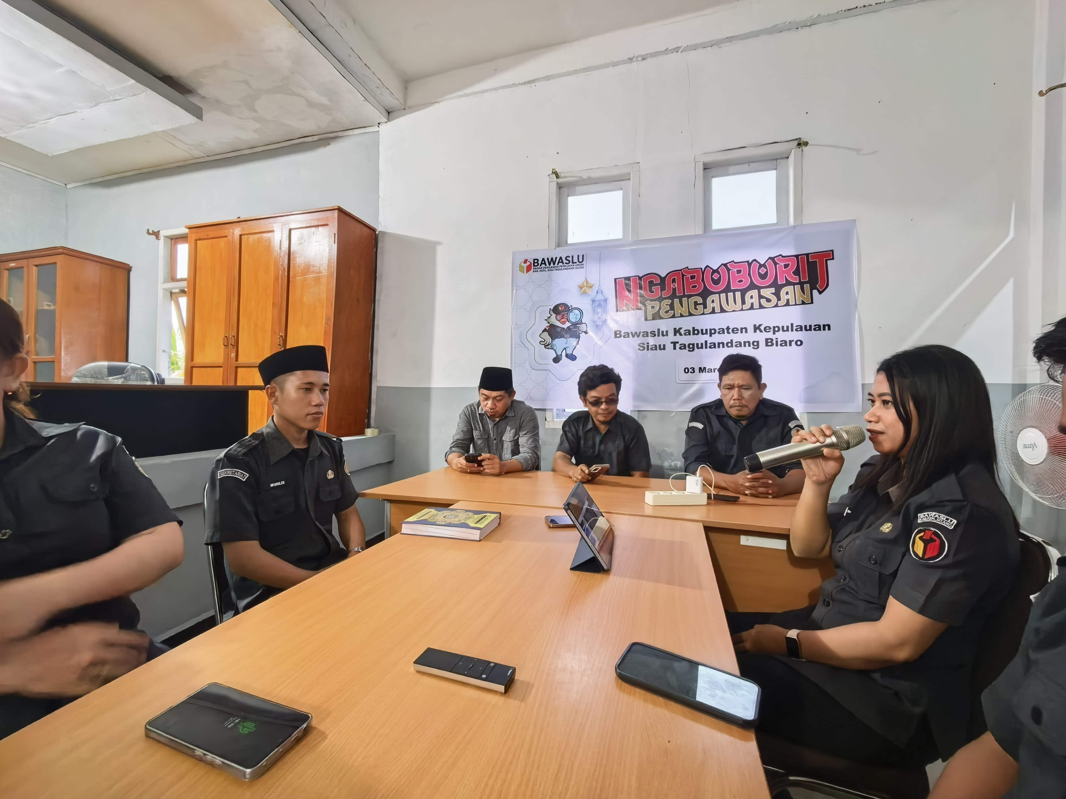 Rapat evaluasi sekretariat Bawaslu se-Sulawesi Utara melalui Zoom Meeting