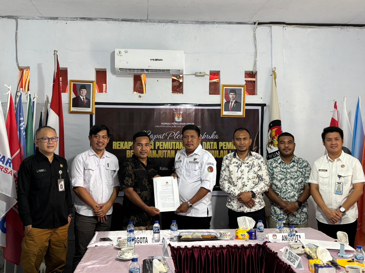 Penyerahan Berita Acara Rekapitulasi PDPB Triwulan I dari KPU ke Bawaslu