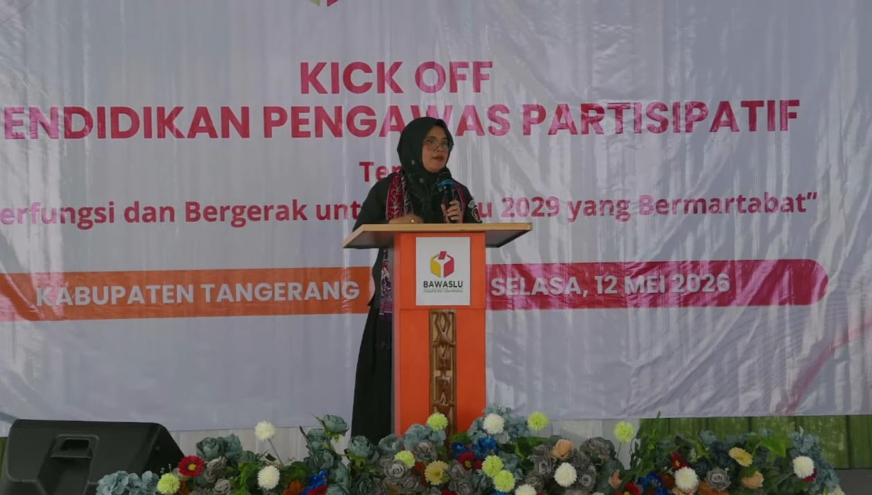 Tangkapan layar Anggota Bawaslu RI, Lolly Suhenty, S.Sos.I., M.H., saat menyampaikan sambutan sekaligus membuka kegiatan Kick Off Pendidikan Pengawas Partisipatif (P2P) Tahun 2026.
