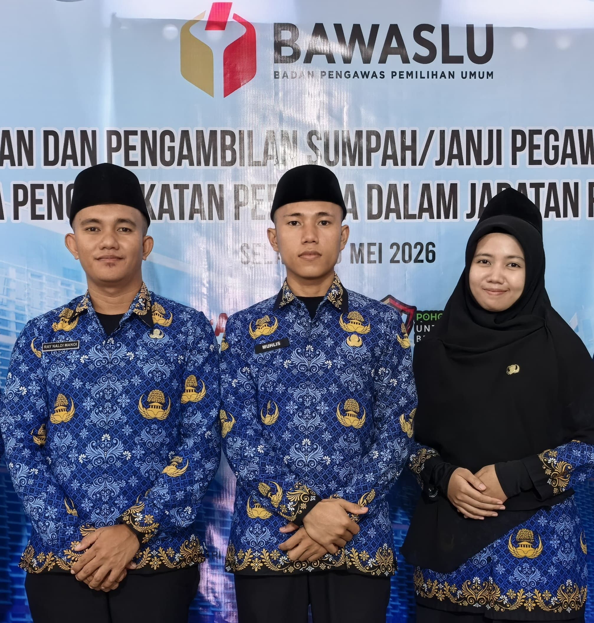 Foto: Tiga PNS Bawaslu Sitaro usai mengikuti pelantikan PNS Bawaslu RI secara daring, Selasa (19/05/2026).