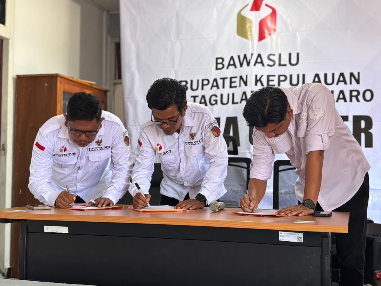 Bawaslu Sitaro Ikuti Rapat Penguatan Kelembagaan dan Penandatanganan IKU