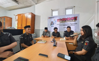Rapat evaluasi sekretariat Bawaslu se-Sulawesi Utara melalui Zoom Meeting