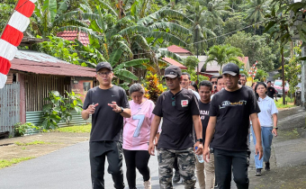 Kebersamaan Pimpinan dan Jajaran Sekretariat Bawaslu dan KPU Kab. Kepulauan Sitaro saat jalan Sehat