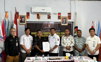 Penyerahan Berita Acara Rekapitulasi PDPB Triwulan I dari KPU ke Bawaslu