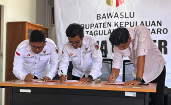 Bawaslu Sitaro Ikuti Rapat Penguatan Kelembagaan dan Penandatanganan IKU