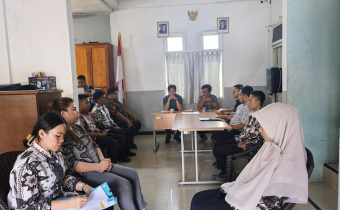 Jajaran Bawaslu Sitaro mengikuti Rapat Koordinasi Evaluasi Kerja dan Rencana Kerja di lingkungan sekretariat.